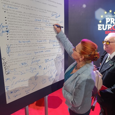 Pod  deklaracją podpis składa Ewa Orłowska